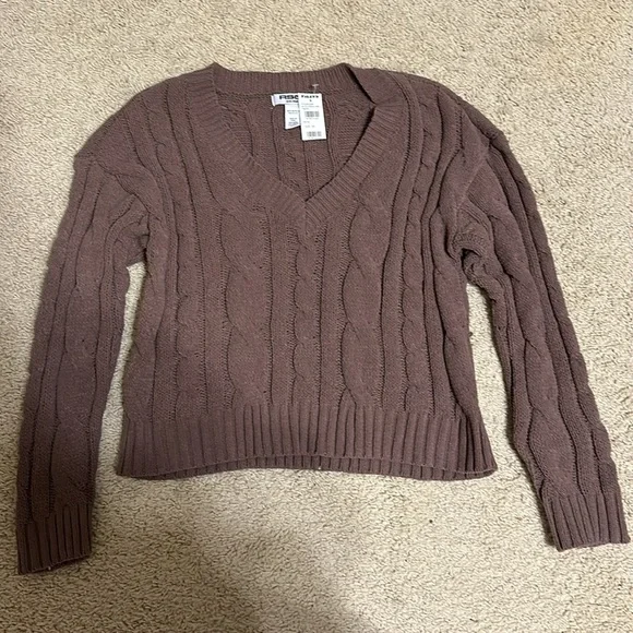 Tilly’s RSQ Womens Chenille Cable V Neck Sweater in Size XS - Picture 3 of 5